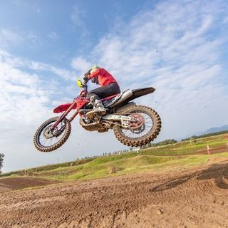 Un viaggio a tutto gas: la storia del motocross