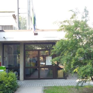 L'ingresso della scuola Romero di Venaria