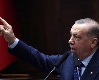 Siria, Erdogan: &quot;Assad fuggito lasciandosi dietro un milione di morti&quot;