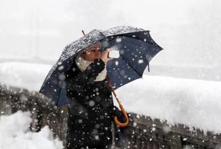 Neve e pioggia oggi, allerta meteo arancione in Emilia Romagna e Calabria