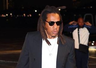 Jay-Z accusato di aver violentato una 13enne nel 2000