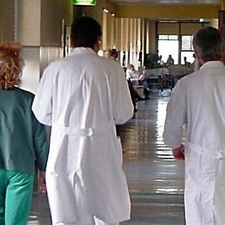 Covid, il sindacato dei medici scrive a Cirio e al ministro Speranza: &quot;In Piemonte serve un lockdown totale&quot;