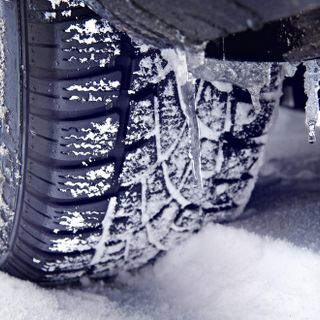 L’inverno sta arrivando, è tempo di cambiare le gomme: tutto quello che c’è da sapere