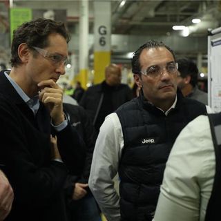 John Elkann e Antonio Filosa presso lo stabilimento di Sterling Heights negli Stati Uniti