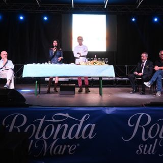 Palco Gourmet: la zucchina trombetta d’Albenga diventa simbolo di unione tra gusto, territorio e solidarietà