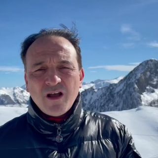 Alberto Cirio sulle piste da sci, primo piano