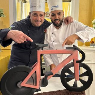 Venaria festeggia il via del Giro con una torta di cioccolato di 100 chili