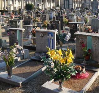 Venaria, ampliato l'orario dei cimiteri per consentire visite in sicurezza