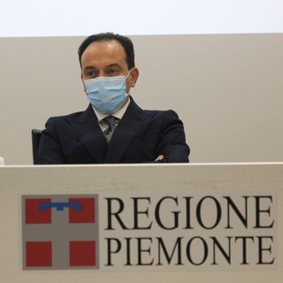Alberto Cirio con mascherina