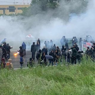 G7 del clima a Venaria, i manifestanti bloccano la tangenziale