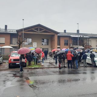 una immagine del sit in avvenuto all'esterno della Piccola Reggia lo scorso 5 dicembre
