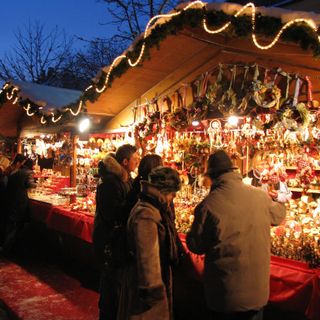 mercatino di natale illuminato