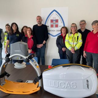 Consegna dei massaggiatori cardiaci agli operatori del 118