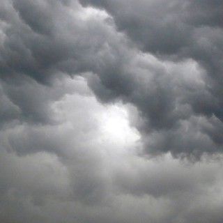 nuvole scure nel cielo