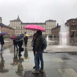 ombrelli aperti in piazza Castello