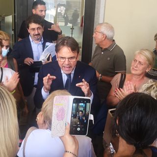 protesta donne delle pulizie davanti alla regione