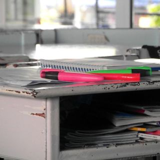 foto di archivio e locandina