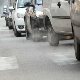 Si spegne il semaforo antismog, da domani torna la libera circolazione