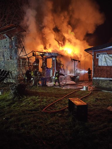 Il rogo è divampato in via Picco, sede del CAI Il rogo è divampato in via Picco, sede del CAI