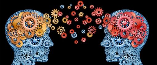 Disegno con due cervelli che comunicano con rotelle di un ingranaggio