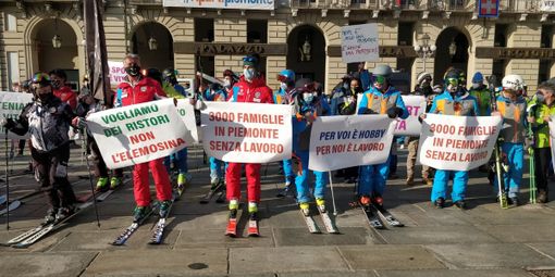 Maestri di sci in piazza a Torino Maestri di sci in piazza a Torino