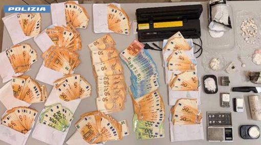 Madonna di Campagna, hashish e proiettili nelle cantine della case popolari "Le Torri" Madonna di Campagna, hashish e proiettili nelle cantine della case popolari "Le Torri"