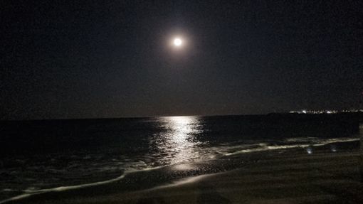Il mare di Pietra Ligure al chiaro di Luna