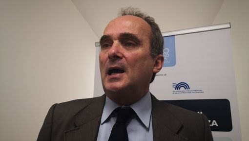 Coronavirus, il virologo Di Perri: "In Piemonte meno tamponi per problema di forniture. Ieri fatti seimila ma ne servono dodicimila" Coronavirus, il virologo Di Perri: "In Piemonte meno tamponi per problema di forniture. Ieri fatti seimila ma ne servono dodicimila"