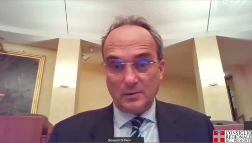 Covid, il professor Di Perri: “Vaccinare subito gli over 60. Con gli anziani immunizzati avremo il tempo di organizzare tutto il resto”