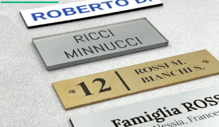 Aprire un’attività vicino alla Reggia: insegne e targhe eleganti in un contesto storico Aprire un’attività vicino alla Reggia: insegne e targhe eleganti in un contesto storico