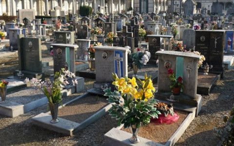 Venaria, ampliato l'orario dei cimiteri per consentire visite in sicurezza