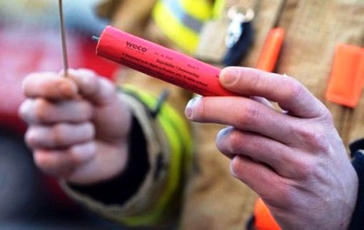 Candelotto esplosivo, botti di Capodanno, fuochi d'artificio