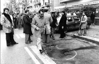 Omicidio Piersanti Mattarella, la Procura di Palermo indaga su un'impronta Omicidio Piersanti Mattarella, la Procura di Palermo indaga su un'impronta