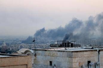 Israele-Iran, raffiche incrociate di missili: forti boati su Tel Aviv e Gerusalemme Israele-Iran, raffiche incrociate di missili: forti boati su Tel Aviv e Gerusalemme