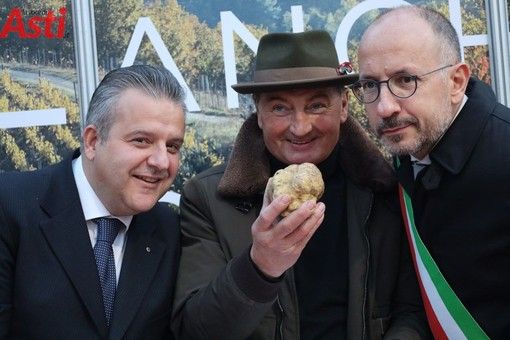 Un tartufo di 390 grammi e un piatto da 1691, i vincitori della Fiera del Tartufo di Asti. Continua 'I gioielli del territorio' (Fotogallery)