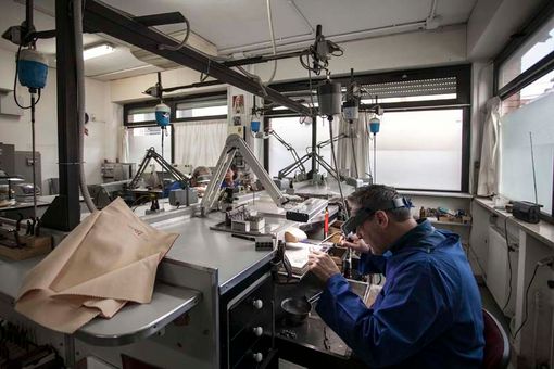 Artigiano al lavoro Artigiano al lavoro