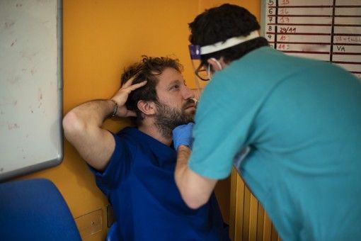 Il Cts: "Nessuna quarantena per i vaccinati con tre dosi che lavorano nei servizi essenziali, ma dovranno indossare la Ffp2" Il Cts: "Nessuna quarantena per i vaccinati con tre dosi che lavorano nei servizi essenziali, ma dovranno indossare la Ffp2"