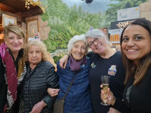 Grande festa a Borgo Vittoria per i 30 anni dell’erboristeria "La Bottega degli Gnomi" (Foto e Video)