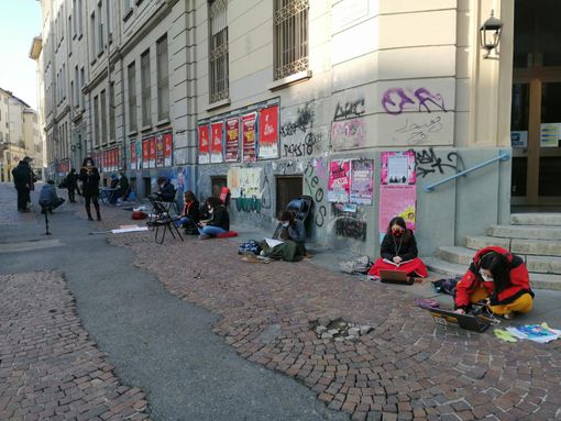 Scuole "arancioni", ma chiuse: è già duello tra il Piemonte e il Parlamento. M5S: "Cirio si adegui"