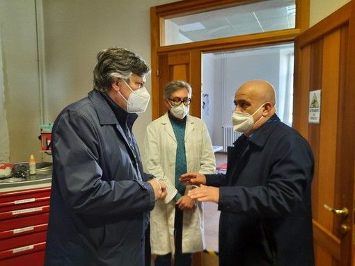 Su Figliuolo: "L'efficienza degli alpini si vede nella sua gestione commissariale" Su Figliuolo: "L'efficienza degli alpini si vede nella sua gestione commissariale"