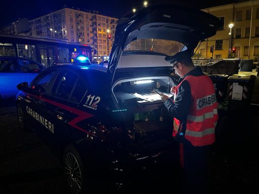 Accoltella i cognati dopo una lite, poi si taglia per simulare un’aggressione: arrestato a Rivoli