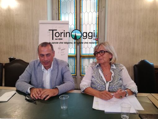 Torino verso la zona arancione, riaprono i negozi: "Ma attenzione alla sicurezza". "Non è un liberi tutti" Torino verso la zona arancione, riaprono i negozi: "Ma attenzione alla sicurezza". "Non è un liberi tutti"