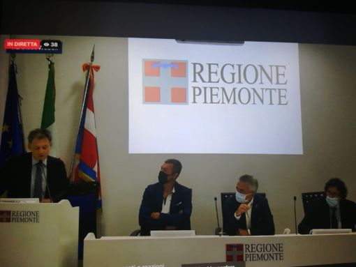 cassetta di mele raccolte in agricoltura biologica