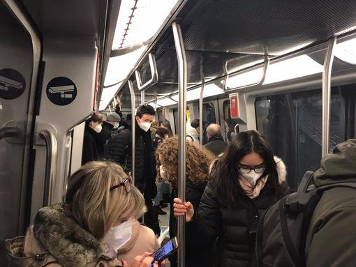 passeggeri di un mezzo pubblico