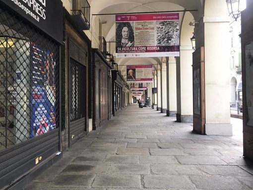 Piemonte in zona rossa da lunedì, scuole chiuse anche a Torino. Già da domani lo stop agli spostamenti verso le seconde case