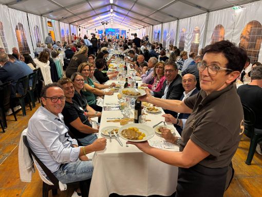 Villanova Solaro: oltre 2500 pasti per la Sagra della Noce Villanova Solaro: oltre 2500 pasti per la Sagra della Noce