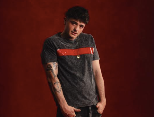 Olly fa il sold out a Venaria: "Quando scrivo penso al momento magico in cui canto con il pubblico" Olly fa il sold out a Venaria: "Quando scrivo penso al momento magico in cui canto con il pubblico"