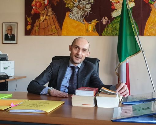 Il preside del liceo scientifico Juvarra, Luciano Mario Rignanese Il preside del liceo scientifico Juvarra, Luciano Mario Rignanese