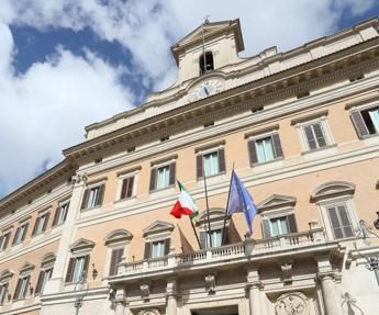 Aumento stipendi ministri non eletti, continua la bufera. Valditara: &quot;Rinuncio al bonus&quot;