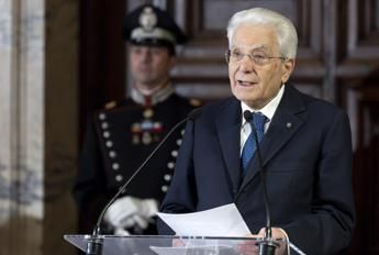 Mattarella: &quot;Tornano sirene del settarismo nazionalistico. Diritto d'asilo principio costituzionale&quot;